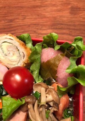 お弁当箱に桜餅ちょこんと-レシピのメイン写真