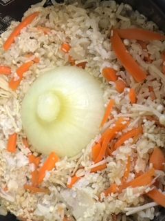 新玉ねぎ丸ごと 炊き込みご飯-レシピのメイン写真