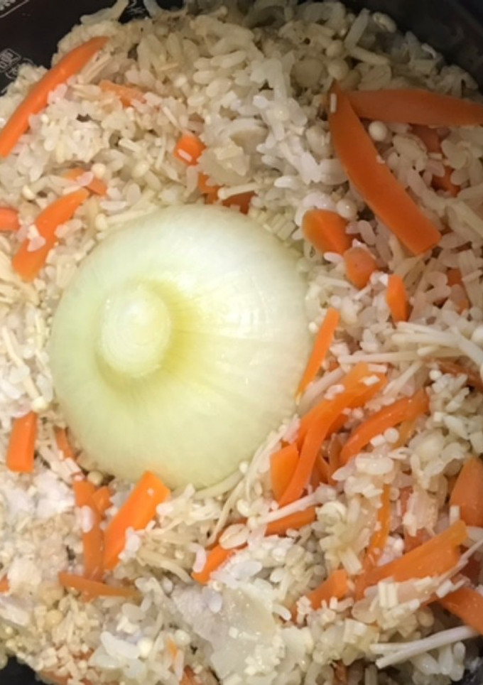 新玉ねぎ丸ごと　炊き込みご飯-レシピのメイン写真