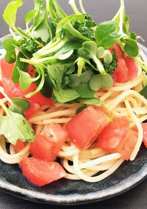 トマトの冷製パスタ~小松菜の新芽のせ~-レシピのメイン写真
