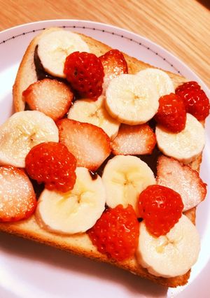 イチゴとバナナとチョコの食パン:)-レシピのメイン写真