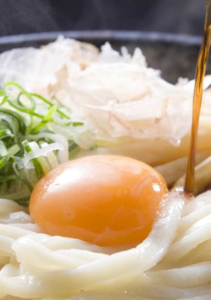 鮭香るしょうゆの釜玉うどん-レシピのメイン写真