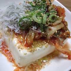 รูปของ キムチとじゃこの冷奴✿ごまの風味♪