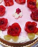 薔薇の苺ムースケーキ(イチゴのバラ飾り)