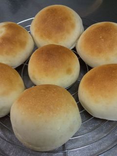 HBでこねる!生食パン風の丸パン-レシピのメイン写真