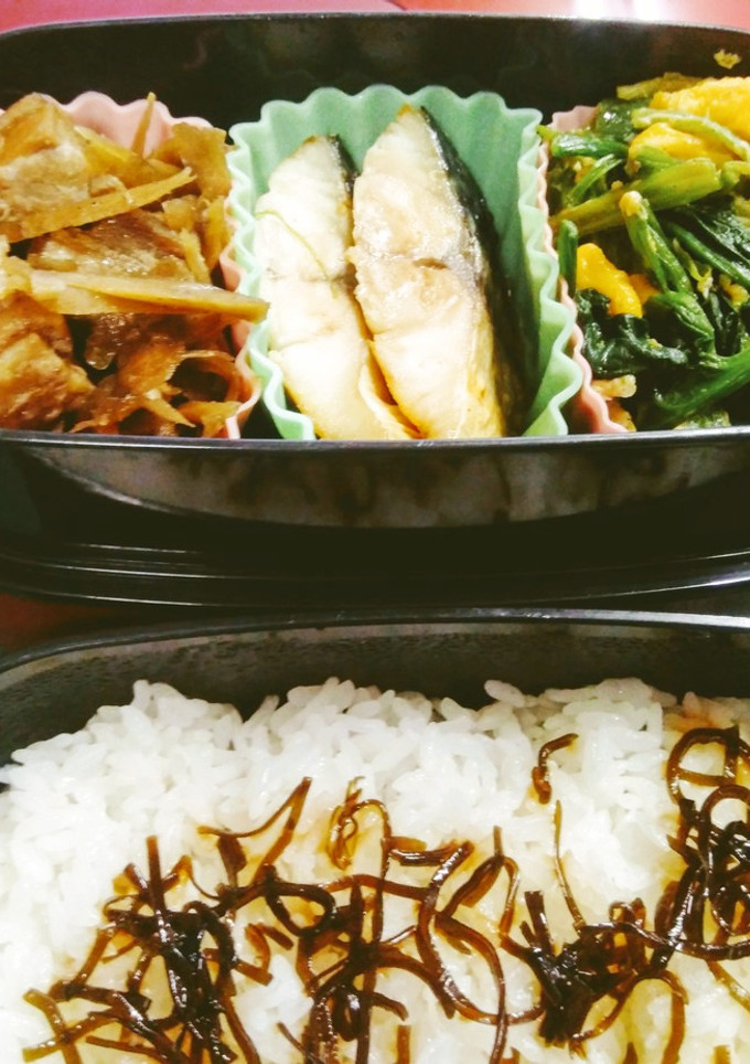 鯖の塩焼きと鶏牛蒡のお弁当-レシピのメイン写真