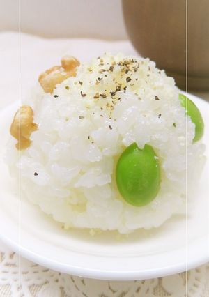 枝豆と胡桃のふんわりおむすび　～異国風-レシピのメイン写真