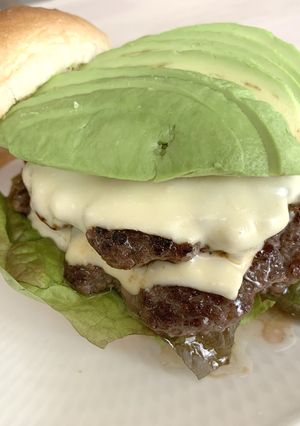 20分でできるアボカドWチーズバーガー-レシピのメイン写真