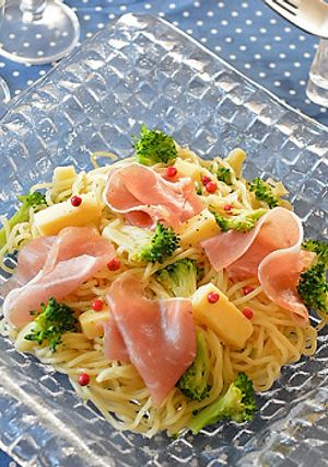 あつあつの塩焼そばに生ハムをふわり♪-レシピのメイン写真