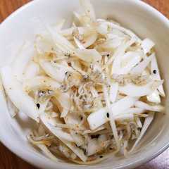 รูปของ やみつき！新玉ねぎのごま油
