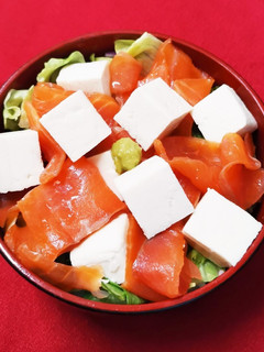 スモークサーモンと塩豆腐のどんぶり-レシピのメイン写真