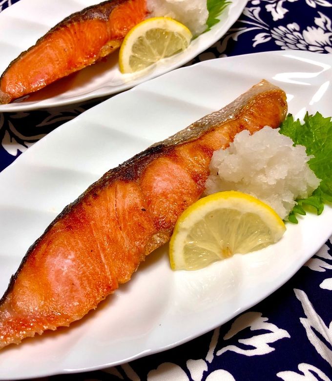 甘塩鮭に大根おろしとレモンを添えて☆-レシピのメイン写真