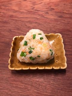 スモークチーズと青ネギと鮭のおにぎり-レシピのメイン写真