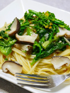 菜の花としいたけのシンプルなパスタ-レシピのメイン写真