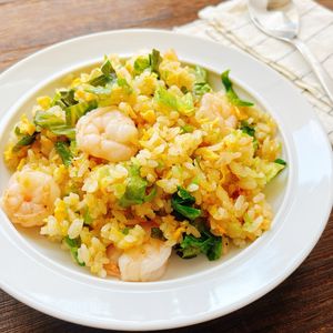 えび好き必見！ぷりぷりえびとレタスの炒飯