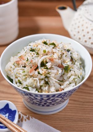 ごま香る梅しらすわかめごはん-レシピのメイン写真