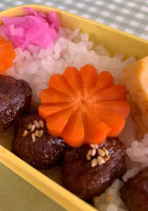 お弁当に甘くない飾り人参〜(o˘◡˘o)-レシピのメイン写真