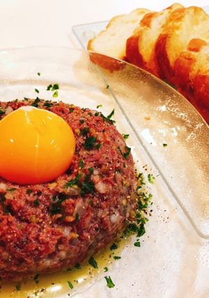 コンビーフユッケのブルスケッタ-レシピのメイン写真