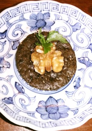 簡単おつまみ　生胡桃on胡麻煎餅　他-レシピのメイン写真