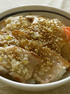 簡単♪豚肉のねぎ塩カルビ丼-レシピのメイン写真