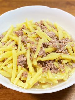 簡単!挽き肉とじゃがいもの炒めとろとろ煮-レシピのメイン写真