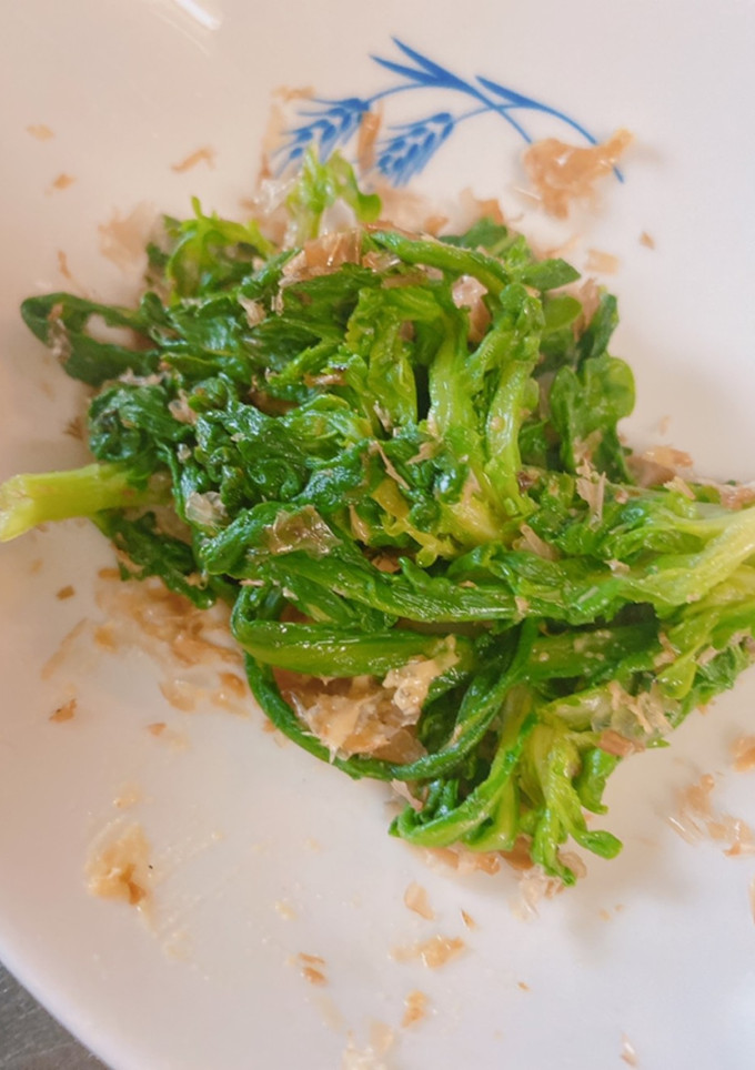 簡単！春菊の鰹節と辛子和え物-レシピのメイン写真