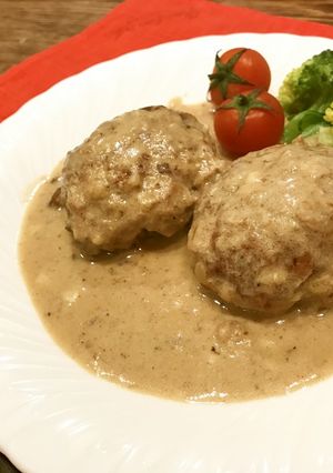 ホワイトソースの煮込みハンバーグ-レシピのメイン写真