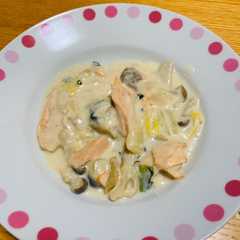 รูปของ 本当に簡単☆サッと作れる鮭のクリーム煮✨