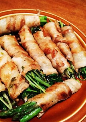 簡単！豚バラ肉の豆苗・アスパラガス巻き-レシピのメイン写真