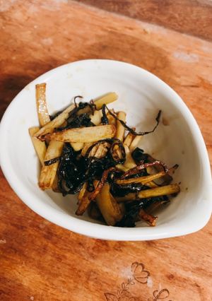 ご飯がススム♡ブロッコリーの茎と塩昆布-レシピのメイン写真