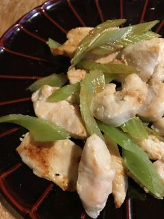 材料3つ!塩麹鶏胸肉とセロリ炒め-レシピのメイン写真