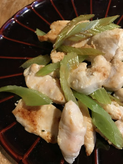 材料3つ!塩麹鶏胸肉とセロリ炒め-レシピのメイン写真