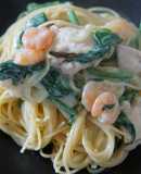 鶏とシーフードのほうれん草クリームパスタ