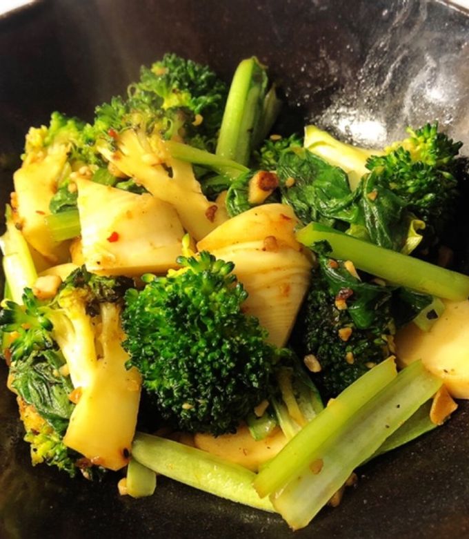 たけのことブロッコリーのガーリック炒め by クックおまちこ