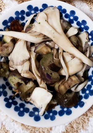 超簡単!ナスと舞茸のオリーブオイル炒め-レシピのメイン写真