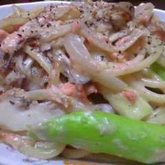 รูปของ サーモンとアスパラで☆クリームパスタ