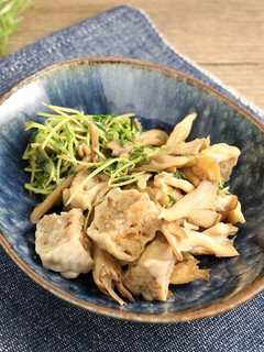 簡単!焼売と豆苗の鶏だし炒め-レシピのメイン写真