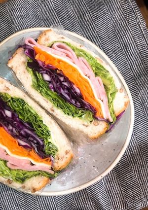 ライ麦食パンの野菜たっぷりわんぱくサンド-レシピのメイン写真