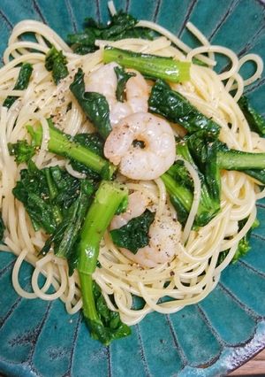 お皿と鍋一つずつ・ゆきなの花とえびパスタ-レシピのメイン写真