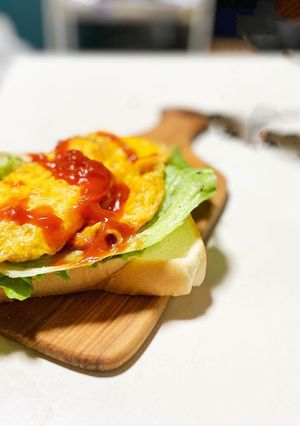 簡単！オムレツとレタスのオープンサンド♪-レシピのメイン写真