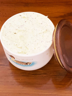 材料三つで絶品ガーリックバジルバター-レシピのメイン写真