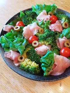 生ハムとグリーンレタスのサラダ-レシピのメイン写真