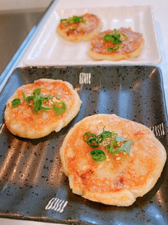 モチモチ✨釜揚げ桜海老の白玉焼き-レシピのメイン写真