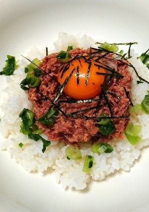 ユッケ風コンビーフの缶詰めごはん-レシピのメイン写真