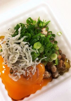 納豆オリーブオイル卵黄、ちりめん、ネギ。-レシピのメイン写真