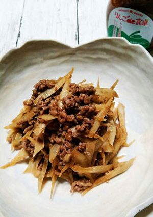 ごぼうと挽肉のりんご味噌炒め-レシピのメイン写真