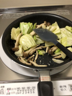 キャベツとぶなしめじのシーザー炒め-レシピのメイン写真