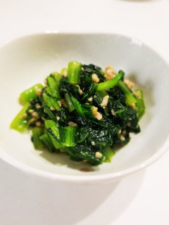 子ども喜ぶ野菜の副菜!小松菜ひき肉炒め-レシピのメイン写真