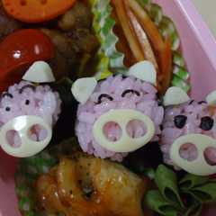 รูปของ 俵おにぎりでブタさん３兄弟！　キャラ弁