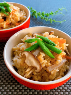 炊飯器で簡単★もち麦入り鶏ごぼうご飯-レシピのメイン写真